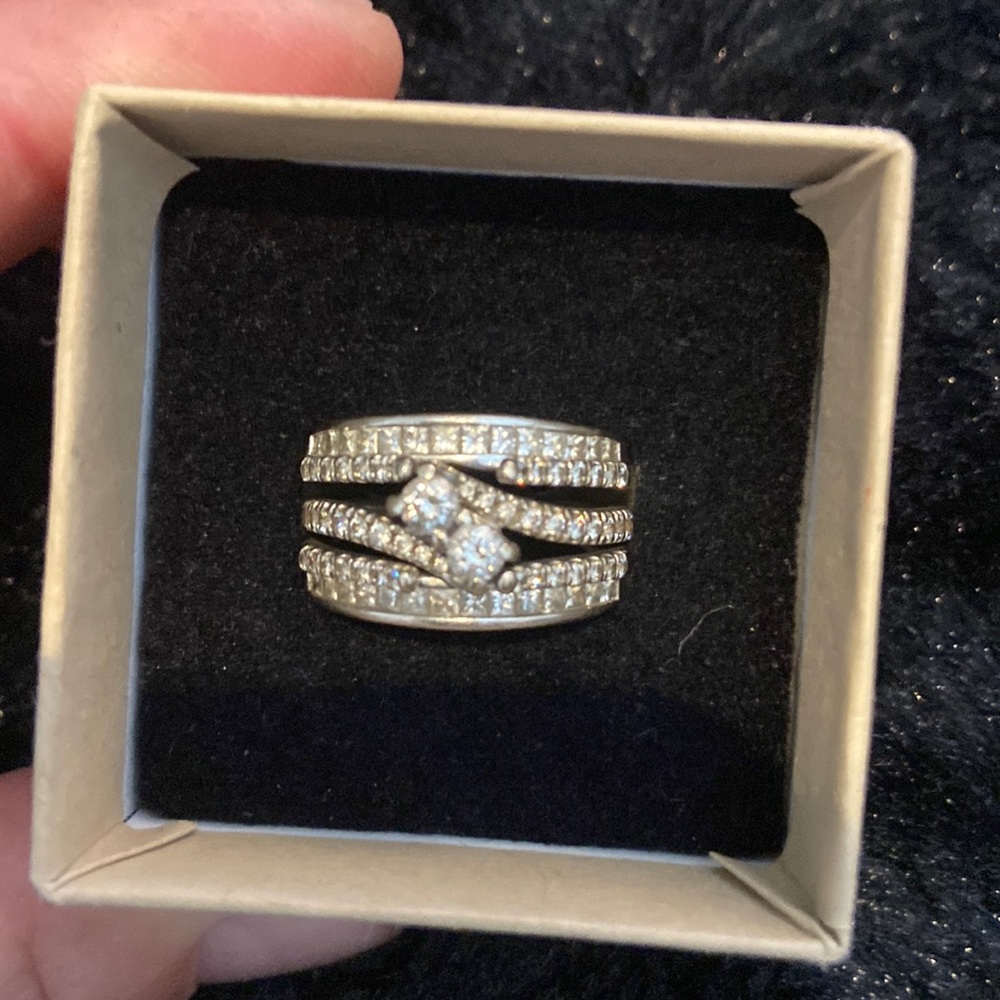 Beautiful diamond wedding ring 3 peice . Authentic diamonds in white gold